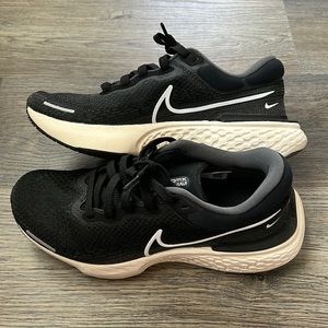 Nike ZoomX Invincible Run Flyknit
Men's Road Running Shoes